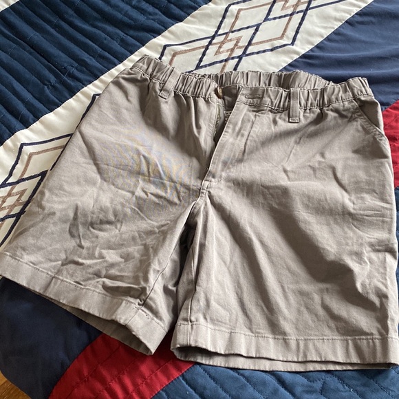 Chubbies Men’s medium 7” inseam shorts - grey - Picture 4 of 4